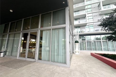 Снять в аренду кондоминиум в Санрайз, Флорида 3 спальни, 117.24м2, № 1948694 - фото 2