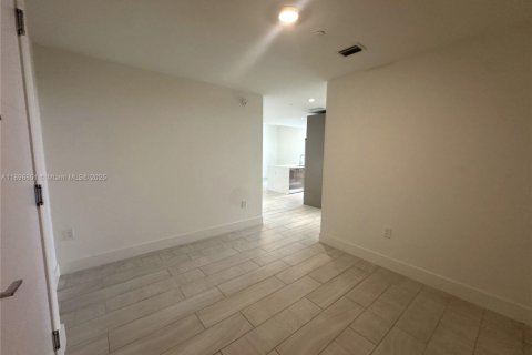 Снять в аренду кондоминиум в Санрайз, Флорида 3 спальни, 117.24м2, № 1948694 - фото 7