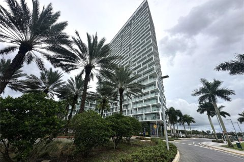 Снять в аренду кондоминиум в Санрайз, Флорида 3 спальни, 117.24м2, № 1948694 - фото 1