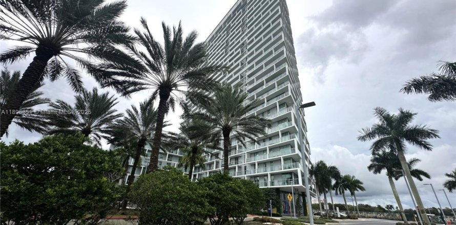 Кондоминиум с 3 спальнями в Санрайз, Флорида № 1948694