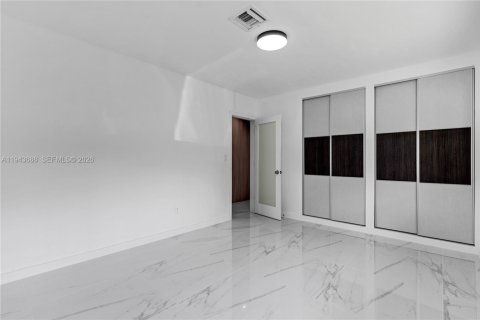 Villa ou maison à vendre à Pinecrest, Floride: 5 chambres, 310.85 m2 № 2059970 - photo 27
