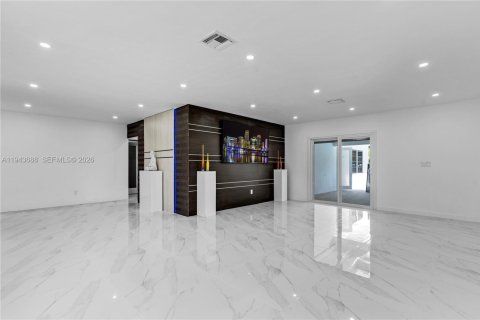 Villa ou maison à vendre à Pinecrest, Floride: 5 chambres, 310.85 m2 № 2059970 - photo 8