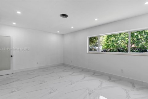 Villa ou maison à vendre à Pinecrest, Floride: 5 chambres, 310.85 m2 № 2059970 - photo 24
