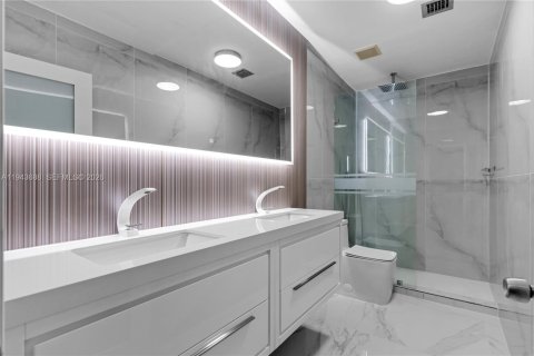 Villa ou maison à vendre à Pinecrest, Floride: 5 chambres, 310.85 m2 № 2059970 - photo 29