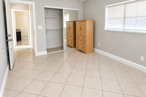 Villa ou maison à louer à Coral Springs, Floride: 2 chambres, 302.86 m2 № 2415968 - photo 9