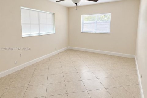 Villa ou maison à louer à Coral Springs, Floride: 2 chambres, 302.86 m2 № 2415968 - photo 12