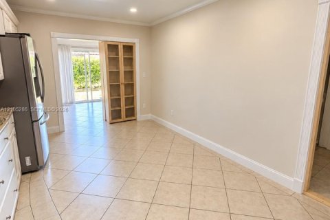 Villa ou maison à louer à Coral Springs, Floride: 2 chambres, 302.86 m2 № 2415968 - photo 2