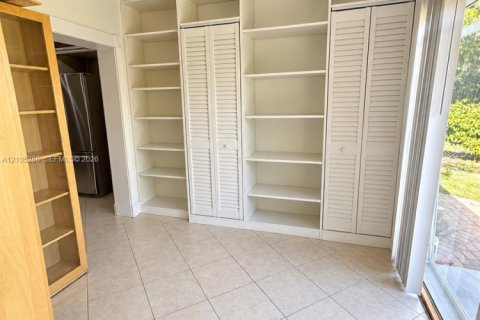 Villa ou maison à louer à Coral Springs, Floride: 2 chambres, 302.86 m2 № 2415968 - photo 4