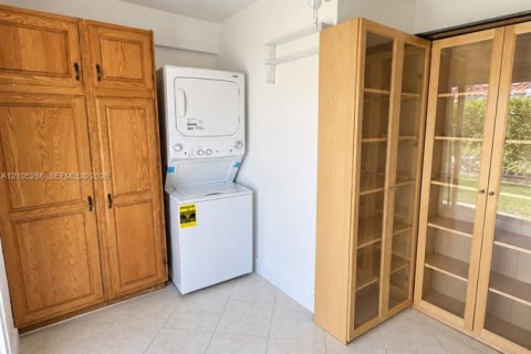 Villa ou maison à louer à Coral Springs, Floride: 2 chambres, 302.86 m2 № 2415968 - photo 3