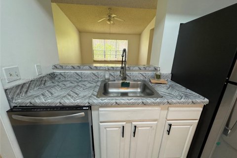 Copropriété à louer à Pompano Beach, Floride: 2 chambres, 106.65 m2 № 2018409 - photo 13