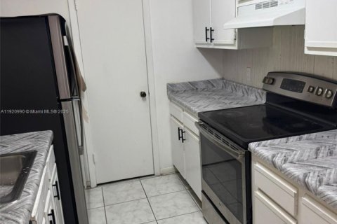 Copropriété à louer à Pompano Beach, Floride: 2 chambres, 106.65 m2 № 2018409 - photo 16