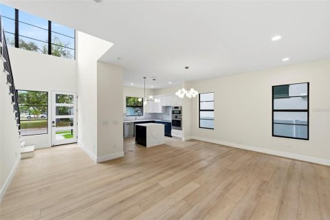 House in Saint Petersburg, Florida 4 bedrooms, 289.02 sq.m. № 2330682 - photo 9