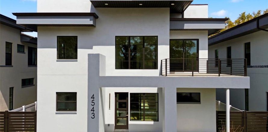 House in Saint Petersburg, Florida 4 bedrooms, 289.02 sq.m. № 2330682