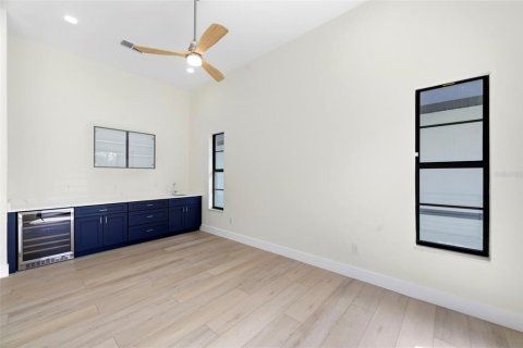 House in Saint Petersburg, Florida 4 bedrooms, 289.02 sq.m. № 2330682 - photo 20