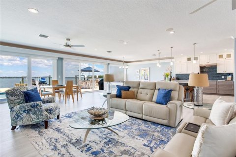 Villa ou maison à vendre à Madeira Beach, Floride: 4 chambres, 323.39 m2 № 2219040 - photo 13