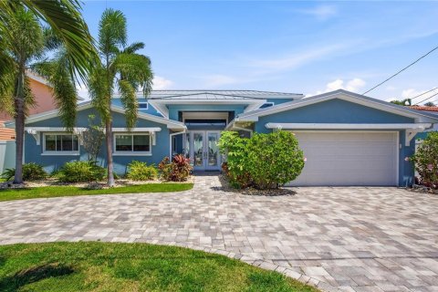 Villa ou maison à vendre à Madeira Beach, Floride: 4 chambres, 323.39 m2 № 2219040 - photo 2