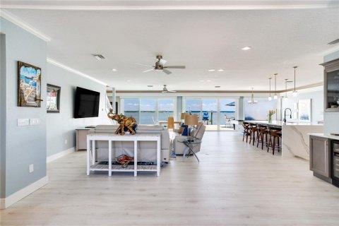 Villa ou maison à vendre à Madeira Beach, Floride: 4 chambres, 323.39 m2 № 2219040 - photo 9