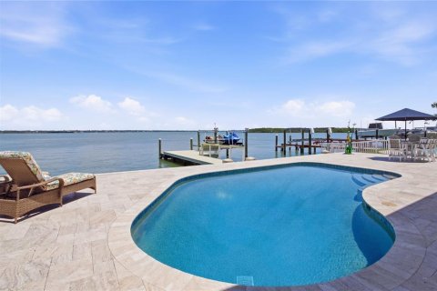 Villa ou maison à Madeira Beach, Floride 4 chambres, 323.39 m2 № 2219040