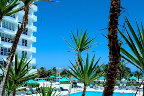 Condominio en venta en Miami Beach, Florida, 1 dormitorio, 49.24 m2 № 2025248 - foto 2