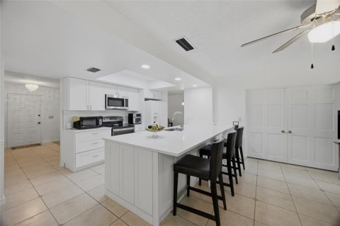 Villa ou maison à vendre à Tampa, Floride: 3 chambres, 157 m2 № 2220155 - photo 11