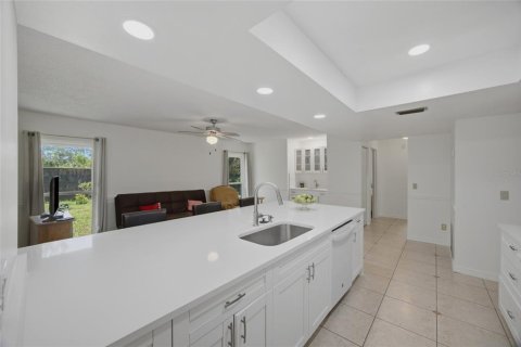 Villa ou maison à vendre à Tampa, Floride: 3 chambres, 157 m2 № 2220155 - photo 13