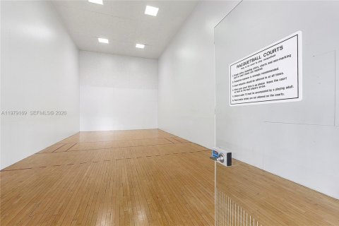 Снять в аренду кондоминиум в Дорал, Флорида 2 спальни, 92.34м2, № 2046100 - фото 24