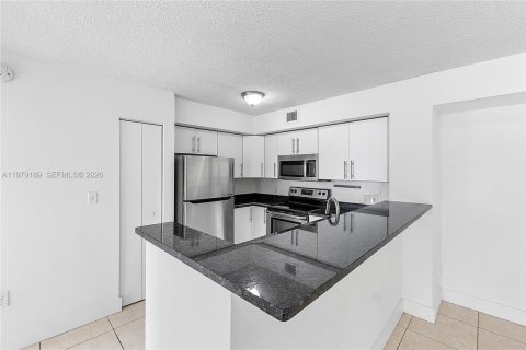 Снять в аренду кондоминиум в Дорал, Флорида 2 спальни, 92.34м2, № 2046100 - фото 15