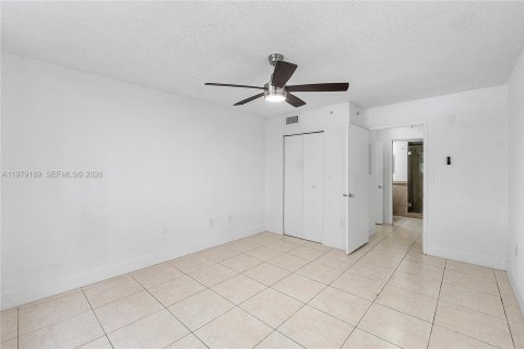 Снять в аренду кондоминиум в Дорал, Флорида 2 спальни, 92.34м2, № 2046100 - фото 17