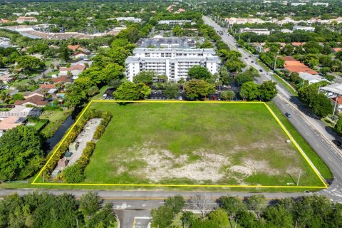 Propiedad comercial en venta en Coral Springs, Florida № 1993915 - foto 16