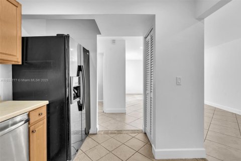 Casa en venta en Fort Lauderdale, Florida, 3 dormitorios, 118.45 m2 № 1940820 - foto 11