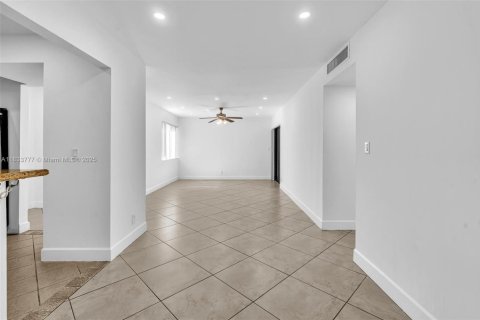 Casa en venta en Fort Lauderdale, Florida, 3 dormitorios, 118.45 m2 № 1940820 - foto 6
