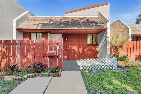 Casa en venta en Fort Lauderdale, Florida, 3 dormitorios, 118.45 m2 № 1940820 - foto 1