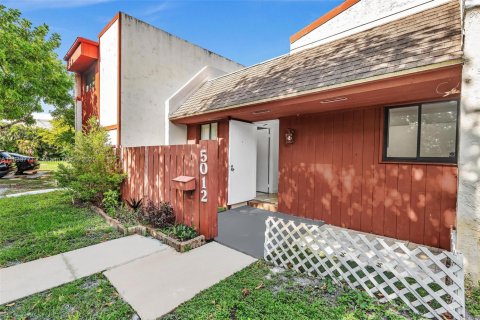 Casa en venta en Fort Lauderdale, Florida, 3 dormitorios, 118.45 m2 № 1940820 - foto 2