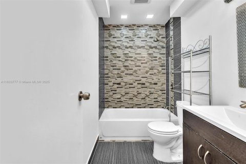 Casa en venta en Fort Lauderdale, Florida, 3 dormitorios, 118.45 m2 № 1940820 - foto 12