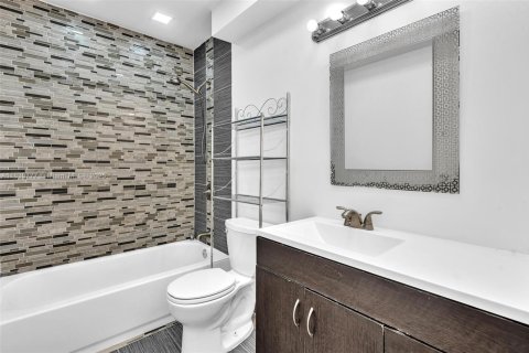 Casa en venta en Fort Lauderdale, Florida, 3 dormitorios, 118.45 m2 № 1940820 - foto 13