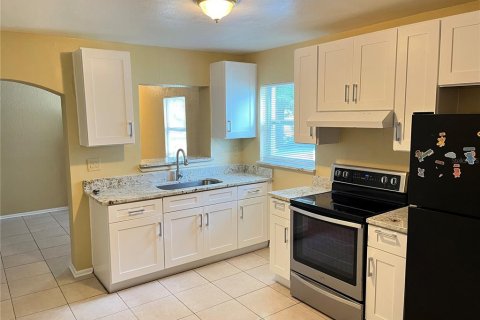 House in Orlando, Florida 3 bedrooms, 104.79 sq.m. № 2377972 - photo 4