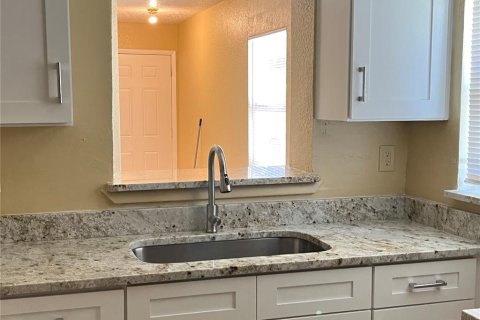 House in Orlando, Florida 3 bedrooms, 104.79 sq.m. № 2377972 - photo 6
