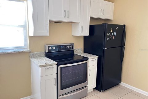 House in Orlando, Florida 3 bedrooms, 104.79 sq.m. № 2377972 - photo 8
