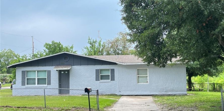 House in Orlando, Florida 3 bedrooms, 104.79 sq.m. № 2377972