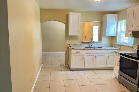 House in Orlando, Florida 3 bedrooms, 104.79 sq.m. № 2377972 - photo 3