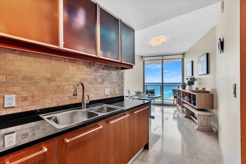 Condominio en venta en Hollywood, Florida, 3 dormitorios, 244.05 m2 № 1981586 - foto 21