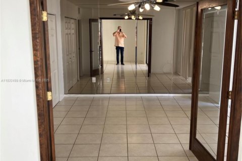 Condo in Miami, Florida, 2 bedrooms  № 1940186 - photo 20