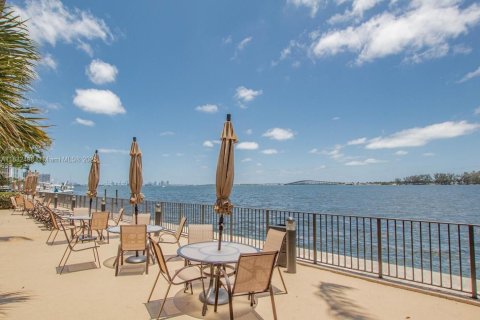 Condominio en alquiler en Miami, Florida, 2 dormitorios, 107.3 m2 № 1940186 - foto 5