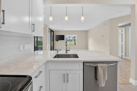 Condo in Boynton Beach, Florida, 2 bedrooms № 2262447 - photo 12