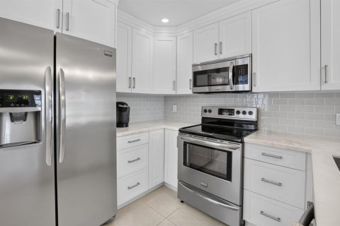 Condo in Boynton Beach, Florida, 2 bedrooms № 2262447 - photo 13