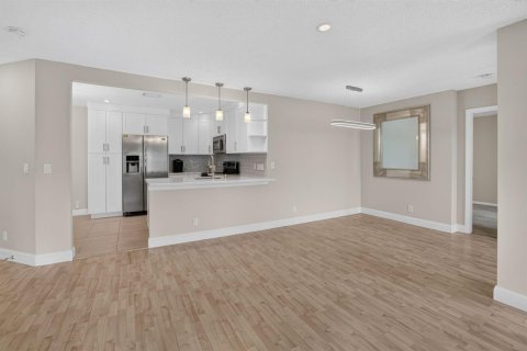 Condo in Boynton Beach, Florida, 2 bedrooms № 2262447 - photo 9