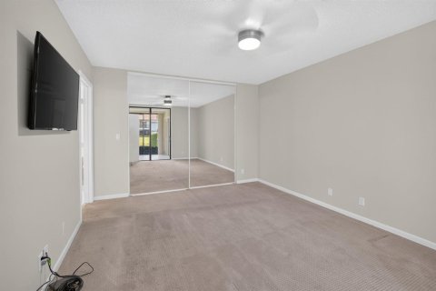 Condo in Boynton Beach, Florida, 2 bedrooms № 2262447 - photo 18