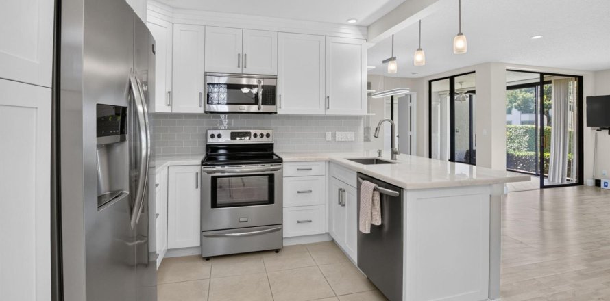 Condo in Boynton Beach, Florida, 2 bedrooms № 2262447