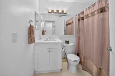 Condo in Boynton Beach, Florida, 2 bedrooms № 2262447 - photo 23