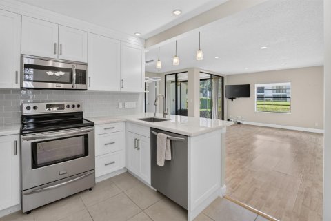 Condo in Boynton Beach, Florida, 2 bedrooms № 2262447 - photo 16